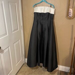 Eliza J Formal 14 Black and White strapless Satin Dress Gown